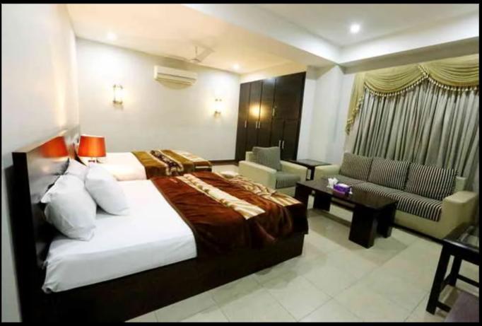 Hotel Multan Continental Eksteriør billede