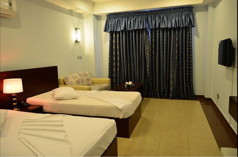 Hotel Multan Continental Eksteriør billede