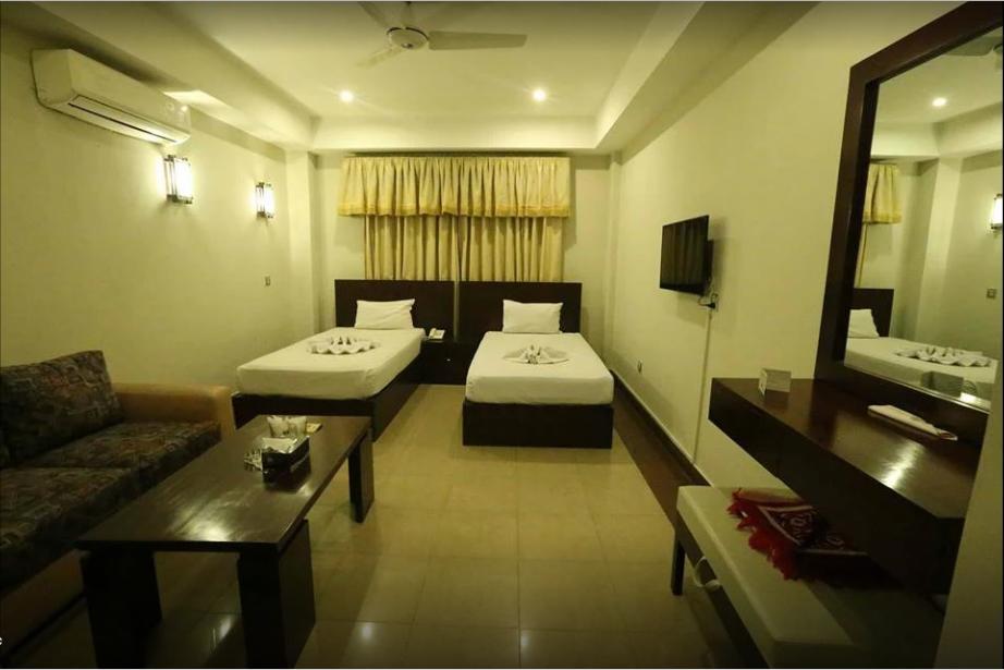 Hotel Multan Continental Eksteriør billede