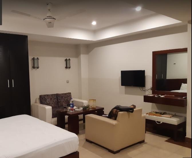 Hotel Multan Continental Eksteriør billede