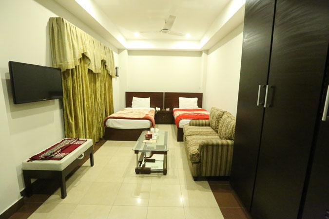 Hotel Multan Continental Eksteriør billede